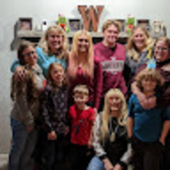 Meet your Posher, Sandy - Picture 1 of 1